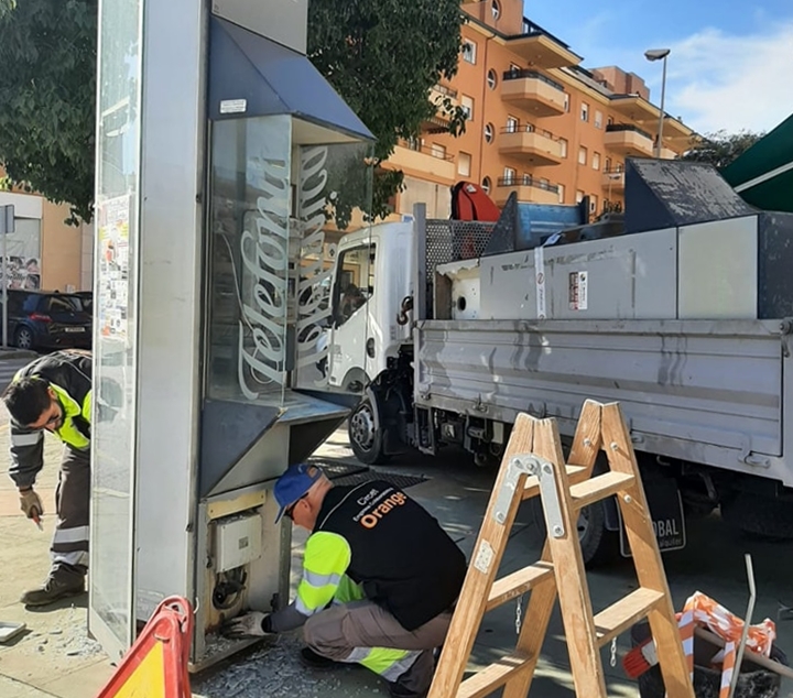 Public payphone removal