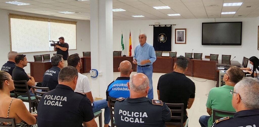 JosÃƒÂ© Manuel FernÃƒÂ¡ndez with local police