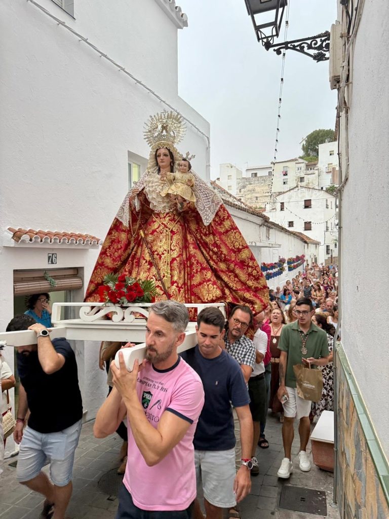 Virgen del Rosario Casares