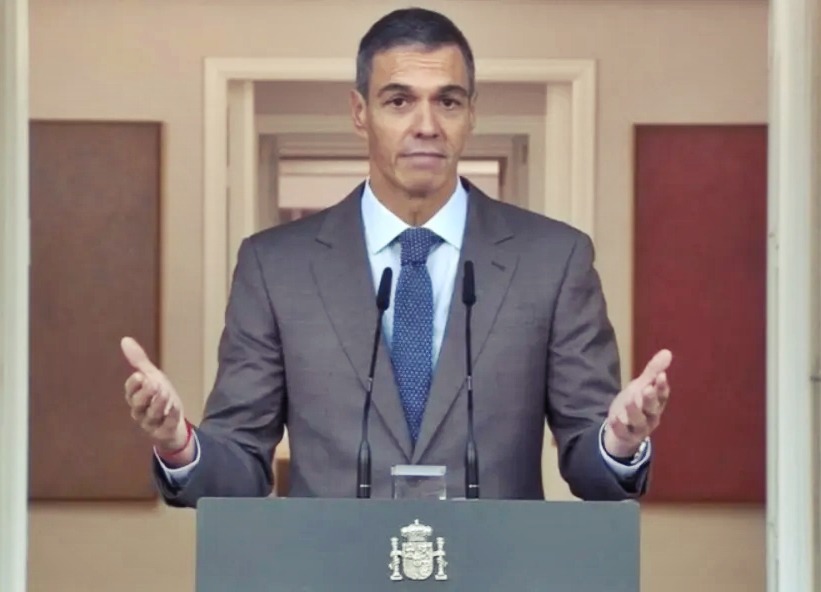 Sanchez calls early election